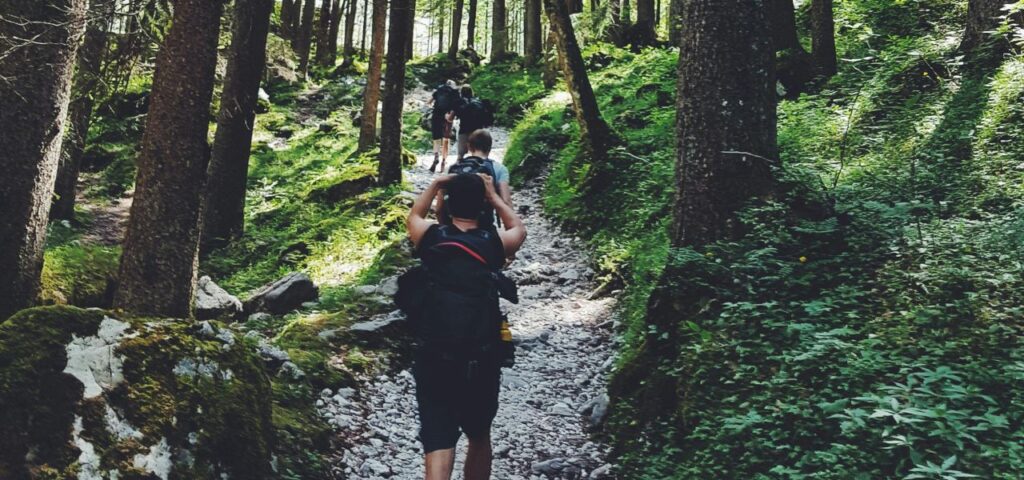Comment Choisir le Bon Équipement pour une Randonnée Longue Distance